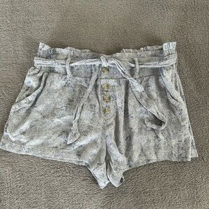 Rewash blue and white faux button elastic waist tie shorts. Size L.
